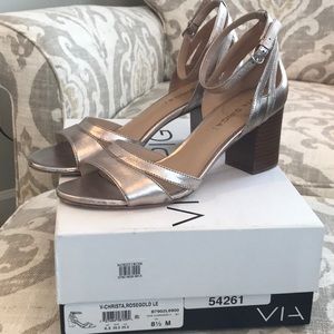 Via Spiga size 8.5 Sandel in ROSEGOLD. Worn twice.